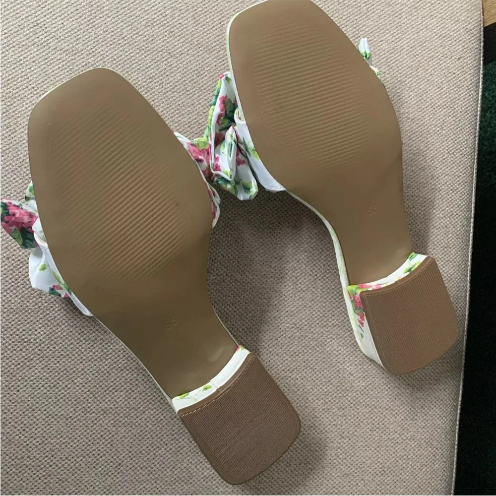 BETSEY JOHNSON Womens White Alivia Open‎ Slip On Slide Sandals Shoes size 5.5